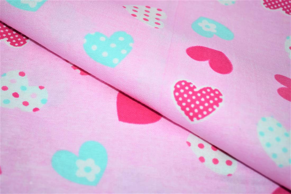 Printed Premium 100% Brushed Cotton Fabric, Hearts Print Desing , 110cm Wide High Quality Please note some photos may differ slightly from the actual product in terms of colour. This is mostly due to the lighting of the photo shoot or the monitor’s display.