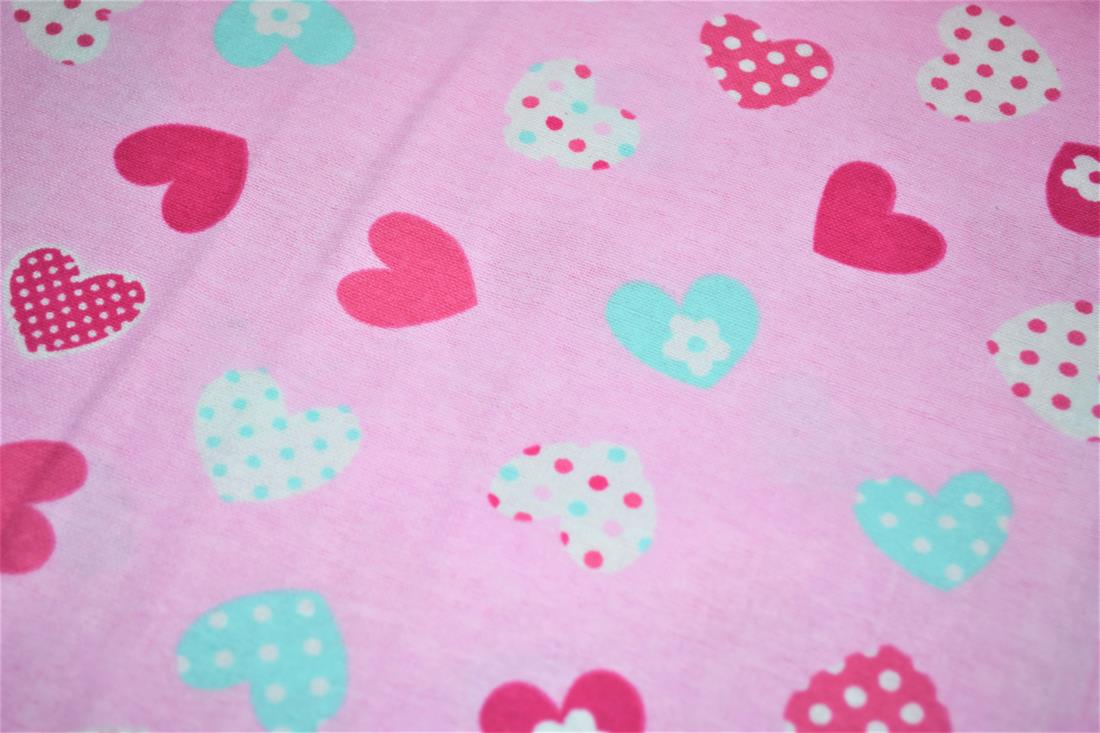 Printed Premium 100% Brushed Cotton Fabric, Hearts Print Desing , 110cm Wide High Quality Please note some photos may differ slightly from the actual product in terms of colour. This is mostly due to the lighting of the photo shoot or the monitor’s display.