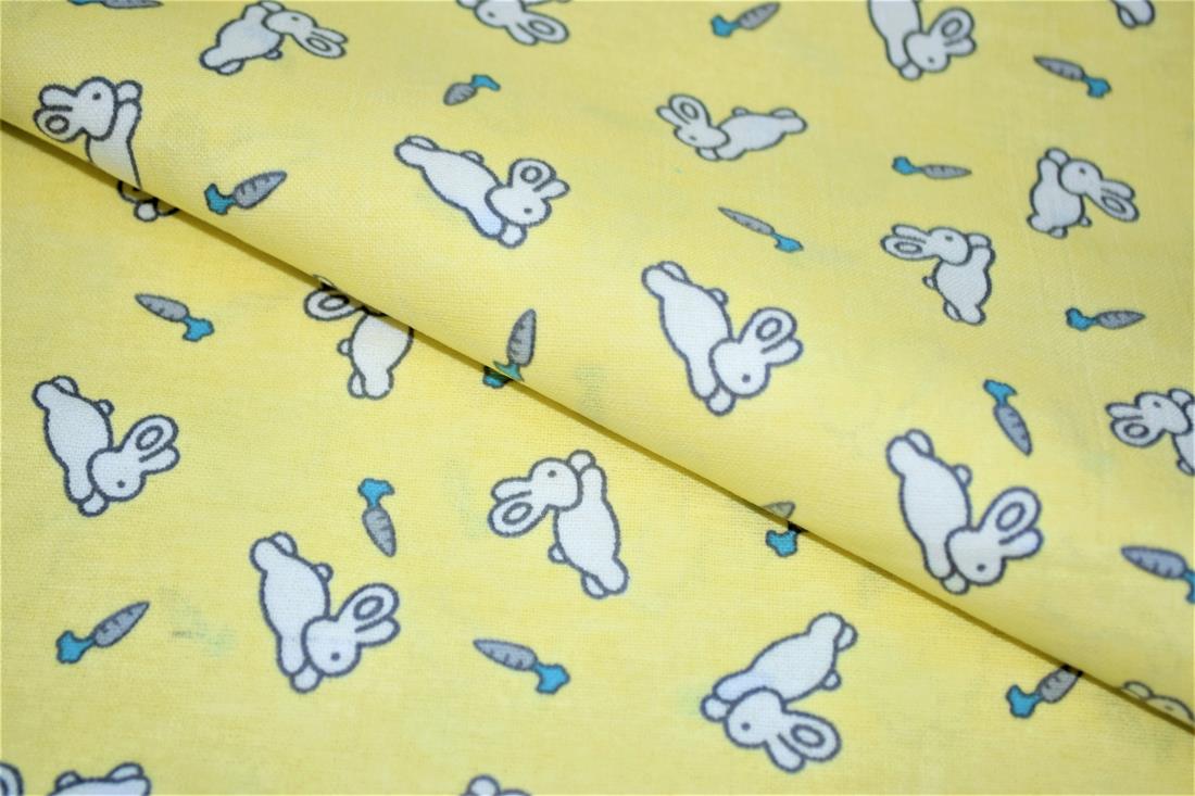Printed Premium 100% Brushed Cotton Fabric 110 cm Wide High Quality Please note some photos may differ slightly from the actual product in terms of colour. This is mostly due to the lighting of the photo shoot or the monitor’s display.