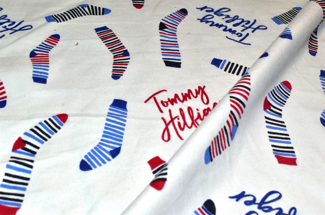 Printed Premium Soft Brushed Flannel Winceyette 100% Cotton Fabric High Quality.
This beautiful soft fabric is perfect for Children's clothing, T-shirts, Dressmarking, Light blankets, Bed sheets,Wear, Blankets, Night dresses, and Pyjama Bottoms & More!!!
Width: 43"/ 110cm
Colours may slightly vary due to the lighting during the photo shooting or the monitor's display.