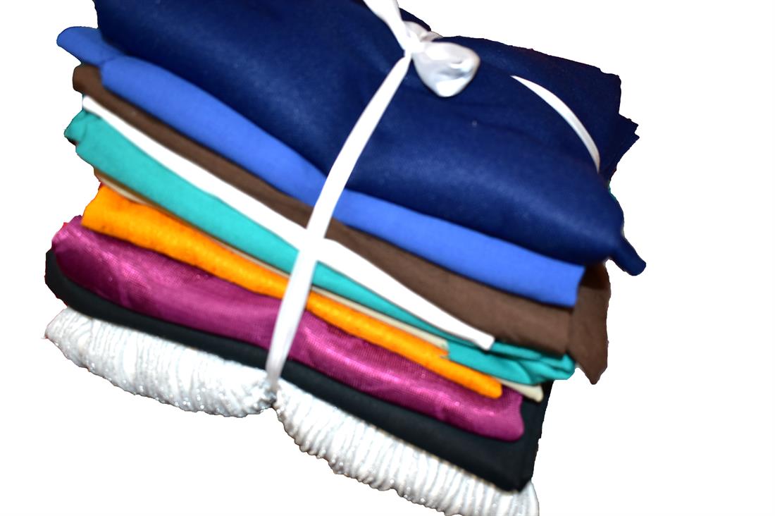 Bundle Offer with 10pcs Polyester Jersey/Cotton Bundle offer, 10 pcs mix n match pack., 
Roughly 1meter each piece approx or maybe less or more, of clearance fabric. 
There will be a variety of colours, Styles and designs, 
The worth of the fabric is very Great value for what you will pay