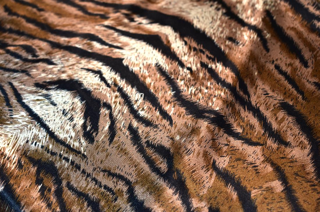 Printed polyester fabric Material
Perfect for Dressmaking, Tops, Skirts, Dancewear/ Costumes.
Width: 59"/ 148cm
One piece 5 METRES BUNDLE
Colours may slightly vary due to the lighting during the photo shooting or the monitor's display.