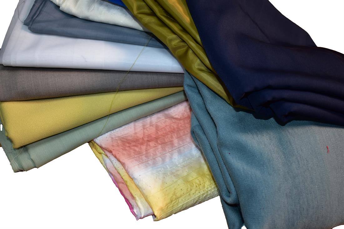 Bundle Offer with 10pcs Polyester Jersey/Cotton Bundle offer, 10 pcs mix n match pack., Roughly 1meter each piece approx or maybe less or more, of clearance fabric. There will be a variety of colours, Styles and designs, 
The worth of the fabric is very Great value for what you will pay
 