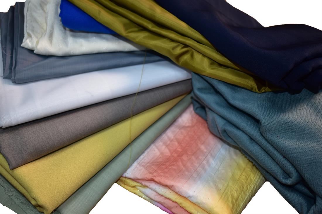 Bundle Offer with 10pcs Polyester Jersey/Cotton Bundle offer, 10 pcs mix n match pack., Roughly 1meter each piece approx or maybe less or more, of clearance fabric. There will be a variety of colours, Styles and designs, 
The worth of the fabric is very Great value for what you will pay
 