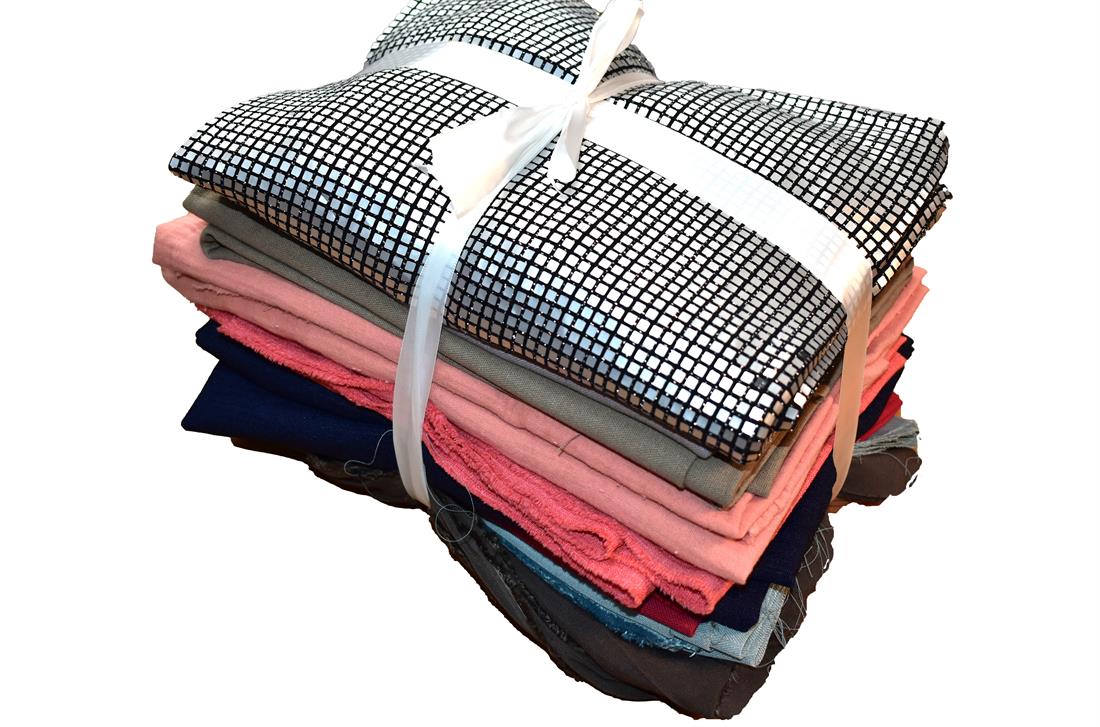 Bundle Offer with 10pcs Polyester Jersey/Cotton Bundle offer, 10 pcs mix n match pack., Roughly 1meter each piece approx or maybe less or more, of clearance fabric. There will be a variety of colours, Styles and designs,
The worth of the fabric is very Great value for what you will pay
Colours may slightly vary due to the lighting during the photo shooting or the monitor's display.