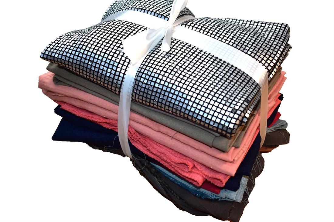 Bundle Offer with 10pcs Polyester Jersey/Cotton Bundle offer, 10 pcs mix n match pack., Roughly 1meter each piece approx or maybe less or more, of clearance fabric. There will be a variety of colours, Styles and designs,
The worth of the fabric is very Great value for what you will pay
Colours may slightly vary due to the lighting during the photo shooting or the monitor's display.