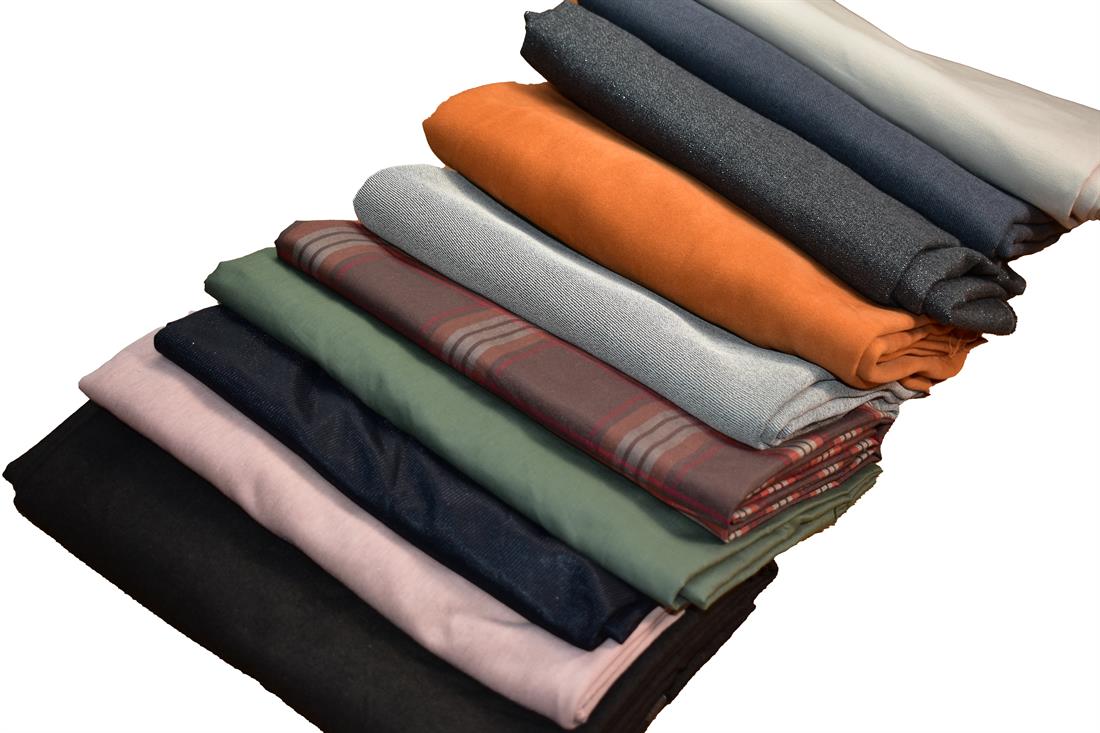Bundle Offer with 10pcs Polyester Jersey/Cotton Bundle offer, 10 pcs mix n match pack., Roughly 1meter each piece approx or maybe less or more, of clearance fabric.There will be a variety of colours, Styles and designs, 
The worth of the fabric is very Great value for what you will pay
Colours may slightly vary due to the lighting during the photo shooting or the monitor's display.