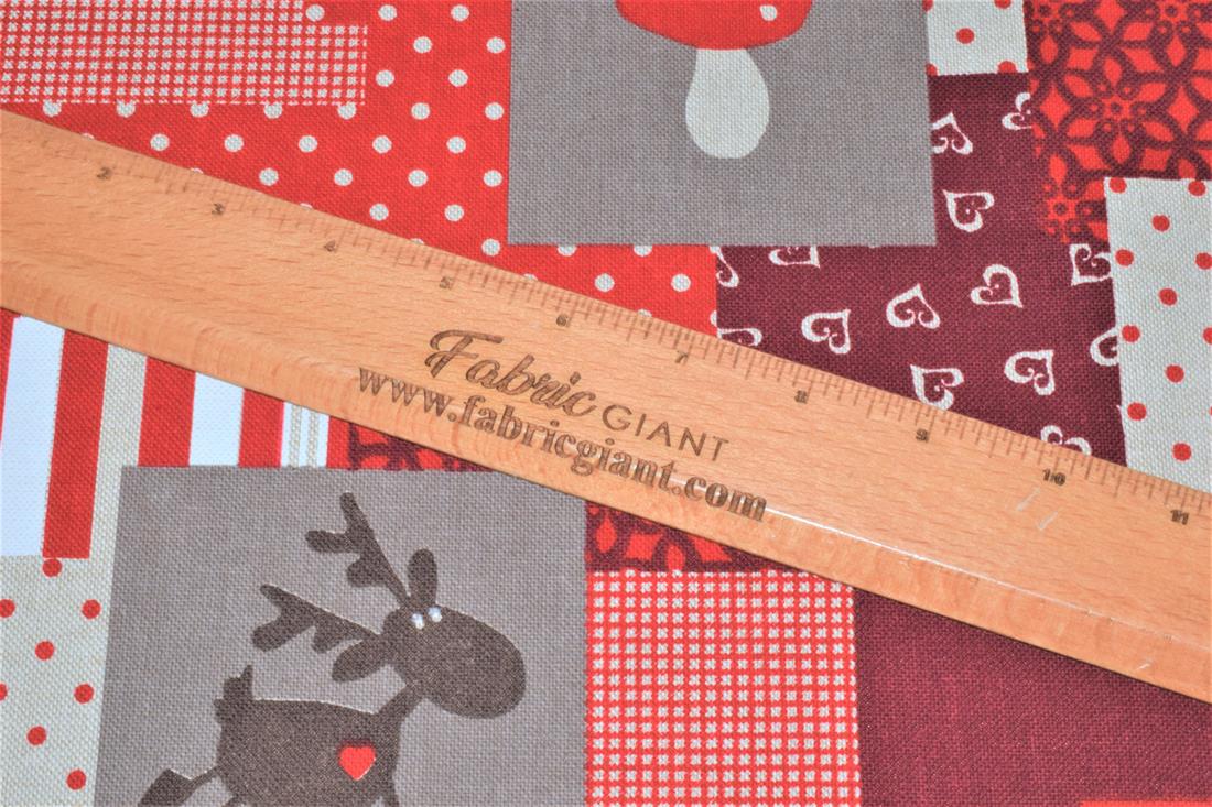 Printed Chritsmas 100% Cotton Canvas Fabric, 150cm Wide, High Quality;
This xmas fabric is ideal for cushions, curtains, bags/purses, and for craft projects.
Colours may slightly vary due to the lighting during the photo shooting or the monitor's display.