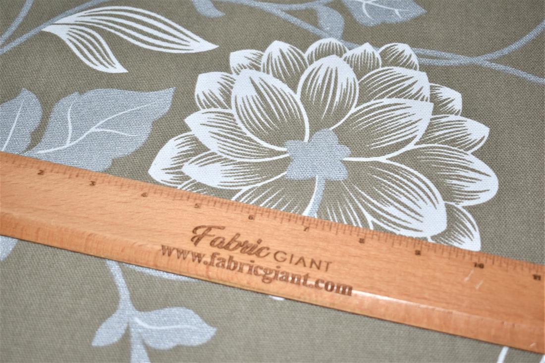 Printed Canvas Fabric, 148cm Wide, High Quliaty , Weight: 200gsm This fabric is perfect for cushions, curtains, trousers, skirts, shorts, and home furnishings. Colours may slightly vary due to the lighting during the photo shooting or the monitor's display.