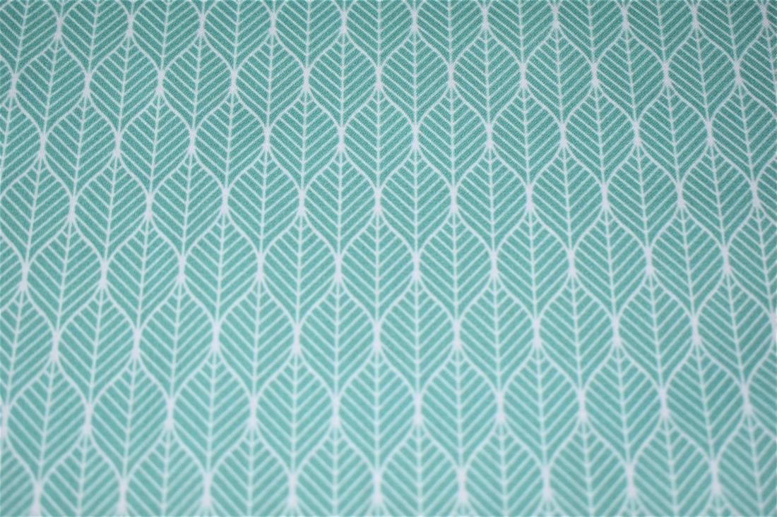 Printed 100% Cotton, Starts Print, 135cm Wide, High Quality; Weight; 150gsm This lovely fabric is great for dressmaking, quilting, patchwork, bed sheets, pillow cases, curtains, face masks/coverings, and for craft projects. Colours may slightly vary due to the lighting during the photo shooting or the monitor's display. Wash at 30degree.