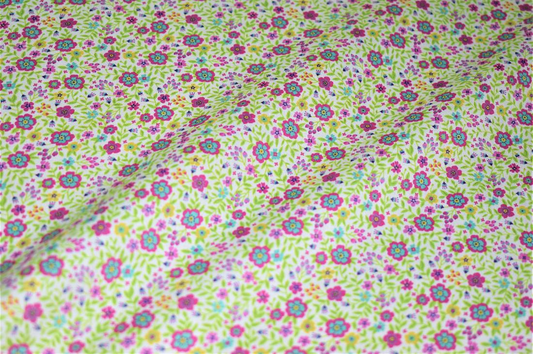Printed 100% Cotton, 135cm Wide, High Quality; Weight; 150gsm This lovely fabric is great for dressmaking, quilting, patchwork, bed sheets, pillow cases, curtains, face masks/coverings, and for craft projects. Colours may slightly vary due to the lighting during the photo shooting or the monitor's display. Wash at 30degree.