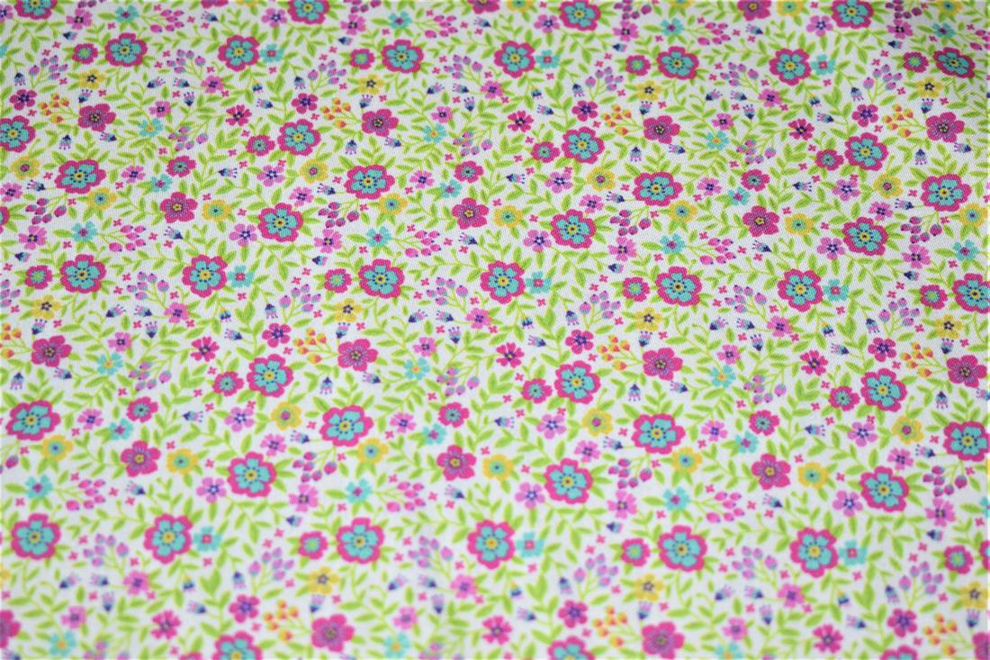 Printed 100% Cotton, 135cm Wide, High Quality; Weight; 150gsm This lovely fabric is great for dressmaking, quilting, patchwork, bed sheets, pillow cases, curtains, face masks/coverings, and for craft projects. Colours may slightly vary due to the lighting during the photo shooting or the monitor's display. Wash at 30degree.