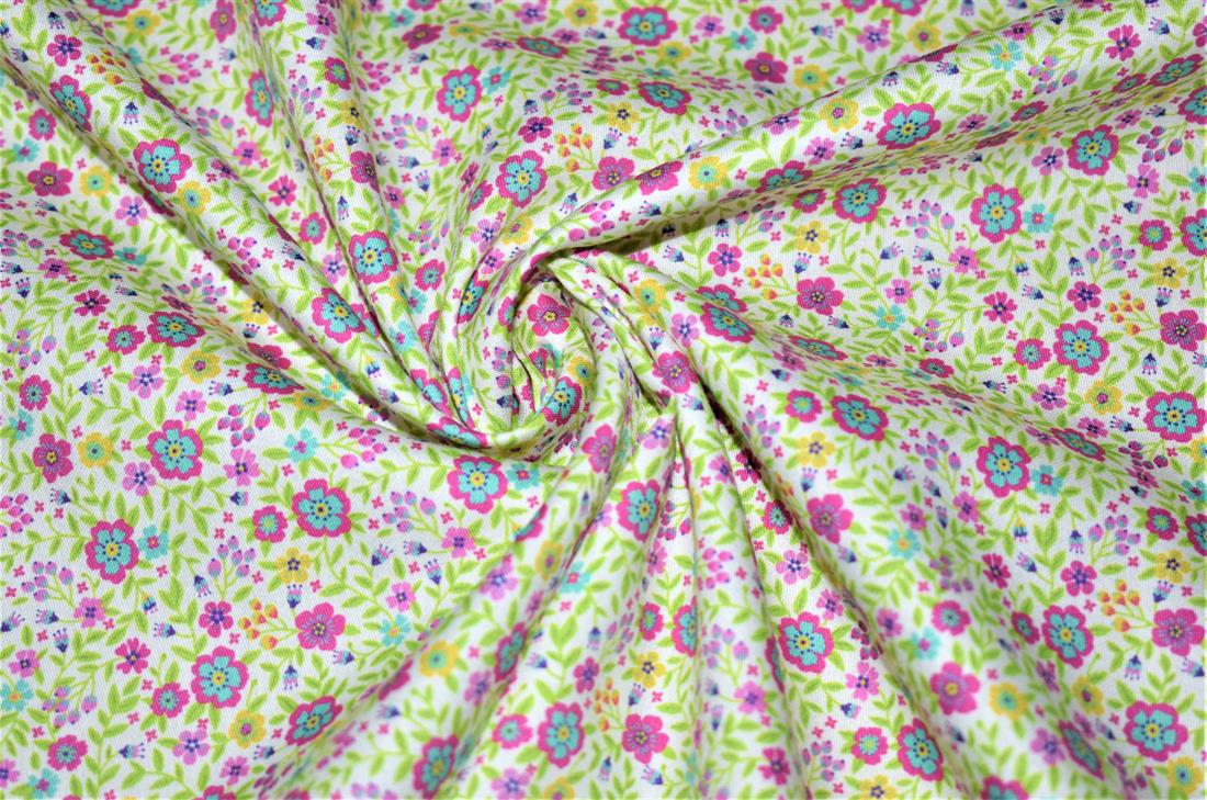 Printed 100% Cotton, 135cm Wide, High Quality; Weight; 150gsm This lovely fabric is great for dressmaking, quilting, patchwork, bed sheets, pillow cases, curtains, face masks/coverings, and for craft projects. Colours may slightly vary due to the lighting during the photo shooting or the monitor's display. Wash at 30degree.