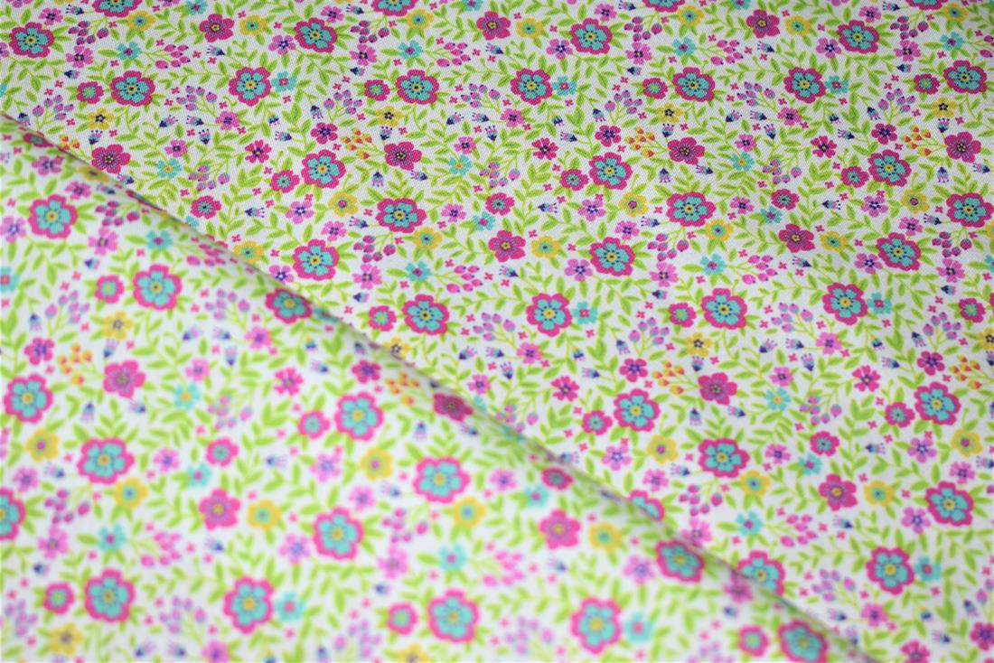 Printed 100% Cotton, 135cm Wide, High Quality; Weight; 150gsm This lovely fabric is great for dressmaking, quilting, patchwork, bed sheets, pillow cases, curtains, face masks/coverings, and for craft projects. Colours may slightly vary due to the lighting during the photo shooting or the monitor's display. Wash at 30degree.