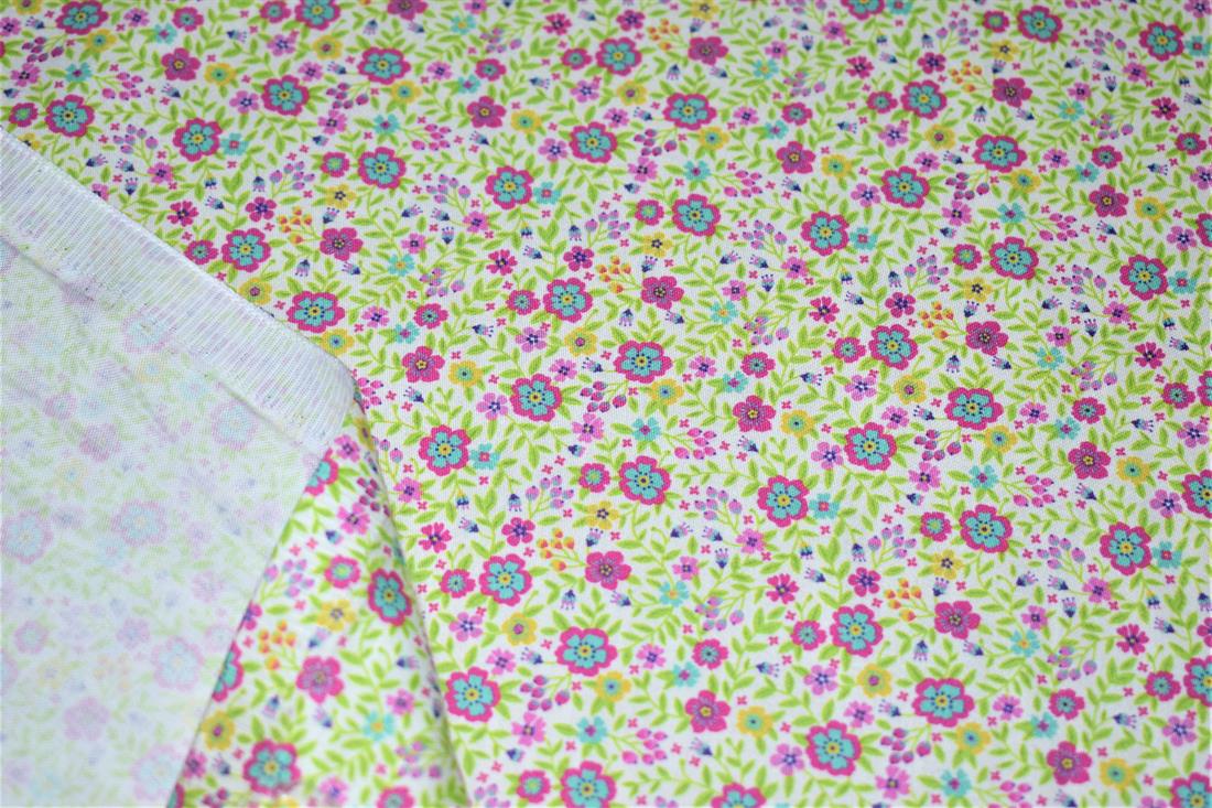Printed 100% Cotton, 135cm Wide, High Quality; Weight; 150gsm This lovely fabric is great for dressmaking, quilting, patchwork, bed sheets, pillow cases, curtains, face masks/coverings, and for craft projects. Colours may slightly vary due to the lighting during the photo shooting or the monitor's display. Wash at 30degree.