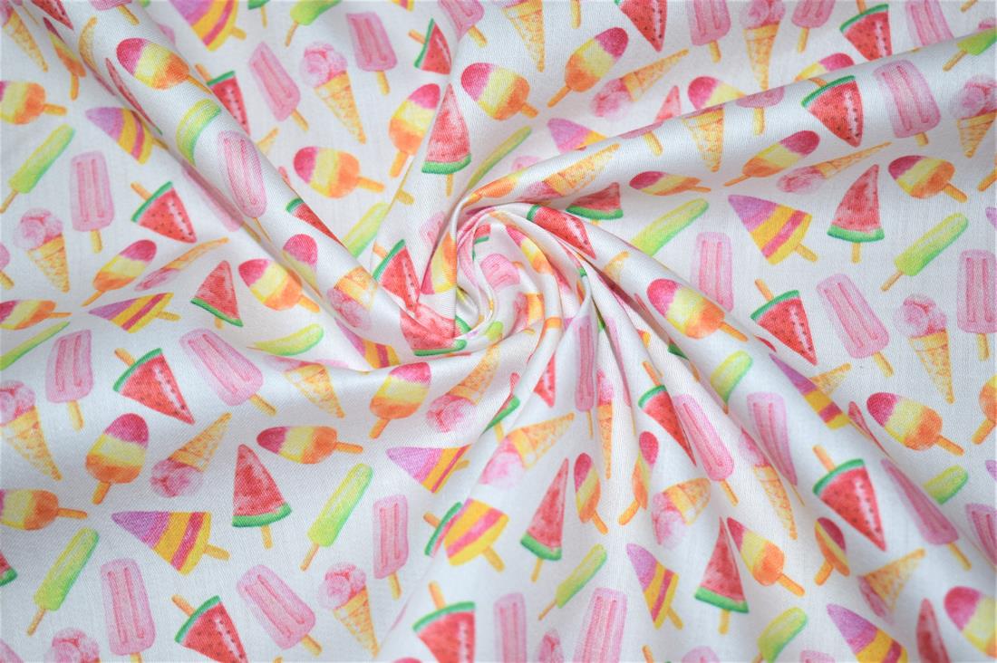 Premium Printed 100% Cotton, 135 cm Wide, High Quality; Weight; 150gsm This lovely fabric is great for dressmaking, quilting, patchwork, bed sheets, pillow cases, curtains, face masks/coverings, and for craft projects. Colours may slightly vary due to the lighting during the photo shooting or the monitor's display. Wash at 30degree.
