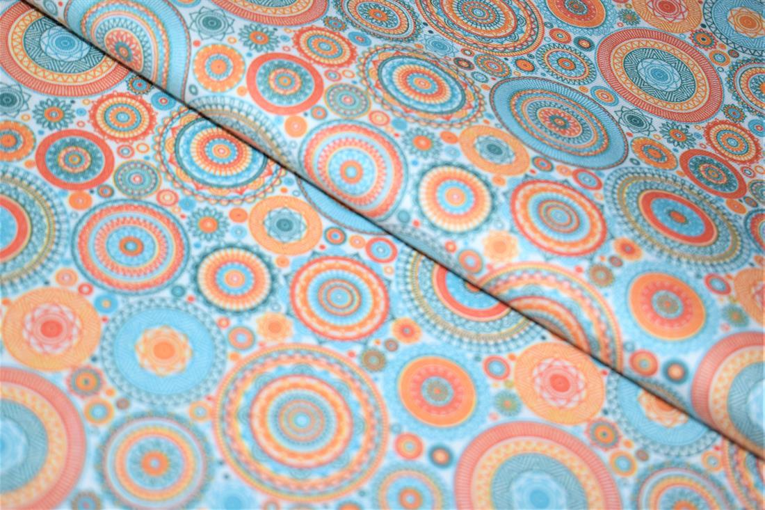 Premium Printed 100% Cotton, 135 cm Wide, High Quality; Weight; 150gsm This lovely fabric is great for dressmaking, quilting, patchwork, bed sheets, pillow cases, curtains, face masks/coverings, and for craft projects. Colours may slightly vary due to the lighting during the photo shooting or the monitor's display. Wash at 30degree.