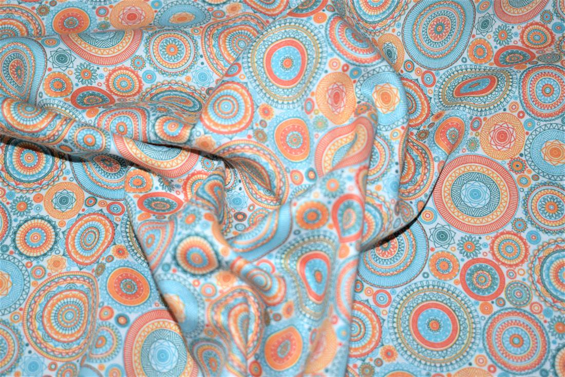 Premium Printed 100% Cotton, 135 cm Wide, High Quality; Weight; 150gsm This lovely fabric is great for dressmaking, quilting, patchwork, bed sheets, pillow cases, curtains, face masks/coverings, and for craft projects. Colours may slightly vary due to the lighting during the photo shooting or the monitor's display. Wash at 30degree.