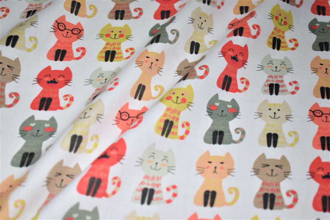 Premium Printed 100% Cotton, Cat Print, 135 cm Wide, High Quality; Weight; 150gsm This lovely fabric is great for dressmaking, quilting, patchwork, bed sheets, pillow cases, curtains, face masks/coverings, and for craft projects. Colours may slightly vary due to the lighting during the photo shooting or the monitor's display. Wash at 30degree.