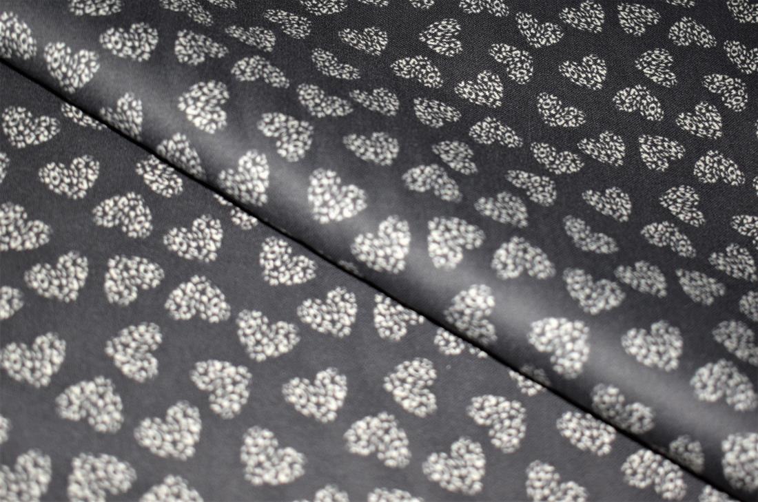 Premium Printed 100% Cotton, 135 cm Wide, High Quality; Weight; 150gsm This lovely fabric is great for dressmaking, quilting, patchwork, bed sheets, pillow cases, curtains, face masks/coverings, and for craft projects. Colours may slightly vary due to the lighting during the photo shooting or the monitor's display. Wash at 30degree.