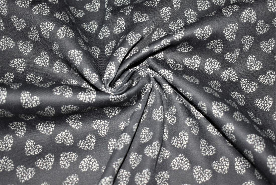 Premium Printed 100% Cotton, 135 cm Wide, High Quality; Weight; 150gsm This lovely fabric is great for dressmaking, quilting, patchwork, bed sheets, pillow cases, curtains, face masks/coverings, and for craft projects. Colours may slightly vary due to the lighting during the photo shooting or the monitor's display. Wash at 30degree.