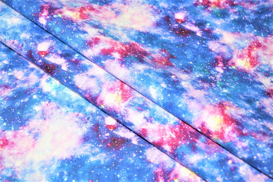 Digital Printed 100% Cotton, Space Print, 135cm Wide, High Quality; Weight; 150gsm This lovely fabric is great for dressmaking, quilting, patchwork, bed sheets, pillow cases, curtains, face masks/coverings, and for craft projects. Colours may slightly vary due to the lighting during the photo shooting or the monitor's display. Wash at 30degree.