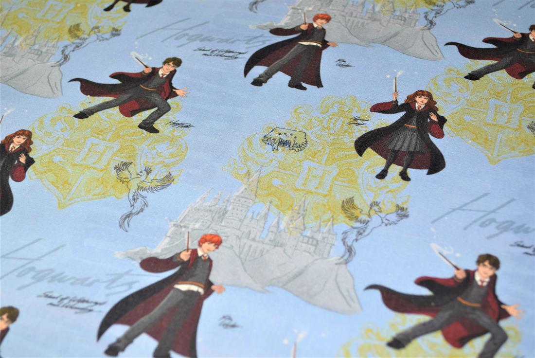 Premium Printed Craft 100% Cotton ,Harry Potter Print Fabric, ( Liscensed Fabrics )148cm Wide, High QualityThis digital print fabric is ideal for dressmaking, quilting, patchwork, bunting, cushion-covers, and for other craft projects. Colours may slightly vary due to the lighting during the photo shooting or the monitor's display.