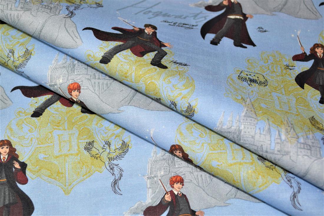 Premium Printed Craft 100% Cotton ,Harry Potter Print Fabric, ( Liscensed Fabrics )148cm Wide, High QualityThis digital print fabric is ideal for dressmaking, quilting, patchwork, bunting, cushion-covers, and for other craft projects. Colours may slightly vary due to the lighting during the photo shooting or the monitor's display.