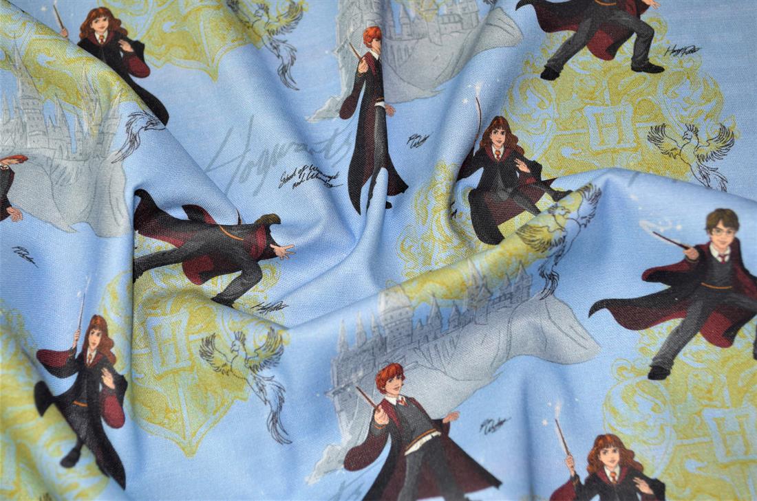 Premium Printed Craft 100% Cotton ,Harry Potter Print Fabric, ( Liscensed Fabrics )148cm Wide, High QualityThis digital print fabric is ideal for dressmaking, quilting, patchwork, bunting, cushion-covers, and for other craft projects. Colours may slightly vary due to the lighting during the photo shooting or the monitor's display.