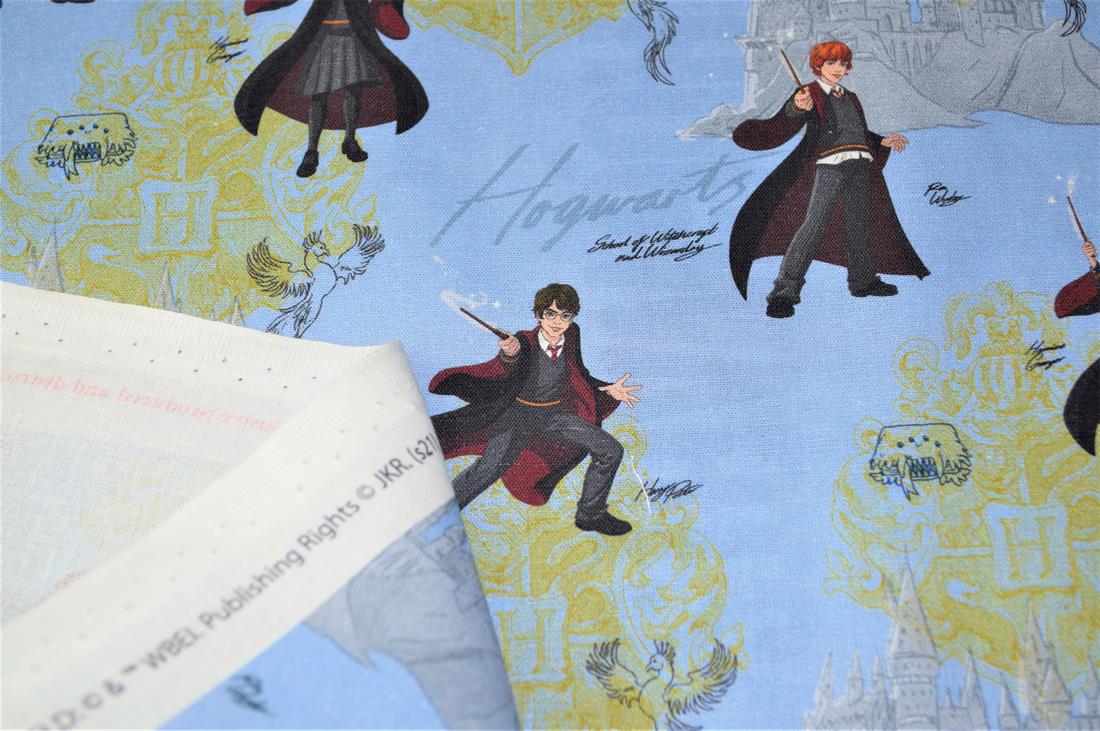 Premium Printed Craft 100% Cotton ,Harry Potter Print Fabric, ( Liscensed Fabrics )148cm Wide, High QualityThis digital print fabric is ideal for dressmaking, quilting, patchwork, bunting, cushion-covers, and for other craft projects. Colours may slightly vary due to the lighting during the photo shooting or the monitor's display.