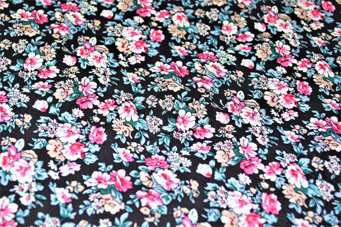 Premiume Printed Florals 100% Cotton Poplin Fabric , 145cm Wide, High Quality; It is perfect for dressmaking, cushion-covers, patchwork, bunting, quilting, and for craft projects. Colours may slightly vary due to the lighting during the photo shooting or the monitor's display.