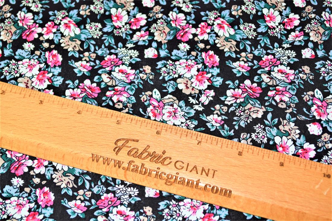 Premiume Printed Florals 100% Cotton Poplin Fabric , 145cm Wide, High Quality; It is perfect for dressmaking, cushion-covers, patchwork, bunting, quilting, and for craft projects. Colours may slightly vary due to the lighting during the photo shooting or the monitor's display.
