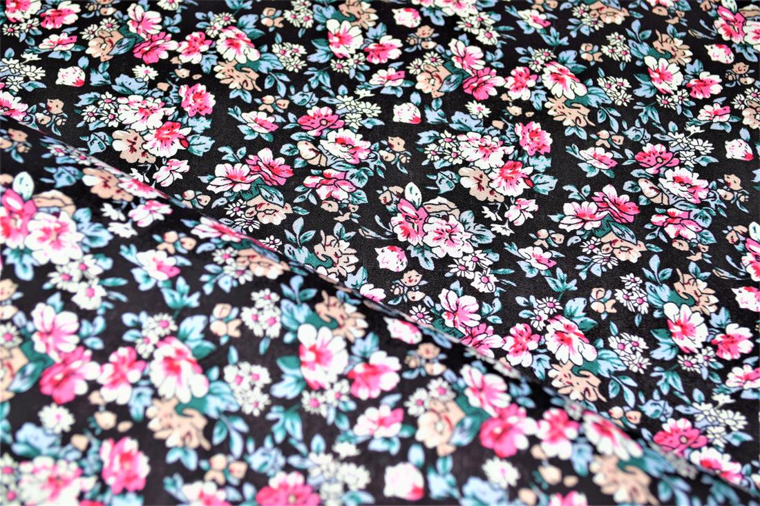 Premiume Printed Florals 100% Cotton Poplin Fabric , 145cm Wide, High Quality; It is perfect for dressmaking, cushion-covers, patchwork, bunting, quilting, and for craft projects. Colours may slightly vary due to the lighting during the photo shooting or the monitor's display.