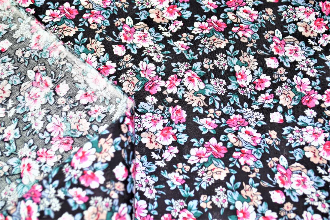 Premiume Printed Florals 100% Cotton Poplin Fabric , 145cm Wide, High Quality; It is perfect for dressmaking, cushion-covers, patchwork, bunting, quilting, and for craft projects. Colours may slightly vary due to the lighting during the photo shooting or the monitor's display.