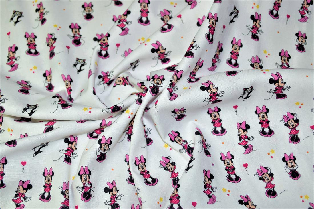 Premium Printed Craft 100% Cotton Disney Mickey Mouse Print Cotton Fabric, 148cm Wide, High QualityThis digital print fabric is ideal for dressmaking, quilting, patchwork, bunting, cushion-covers, and for other craft projects. Colours may slightly vary due to the lighting during the photo shooting or the monitor's display