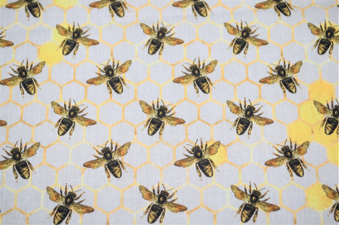 100% COTTON FABRIC
This Bee pattern fabric is perfect for dressmaking, quilting, patchwork, bunting, cushion-covers, and for craft projects.
Colours may slightly vary due to the lighting during the photo shooting or the monitor's display.