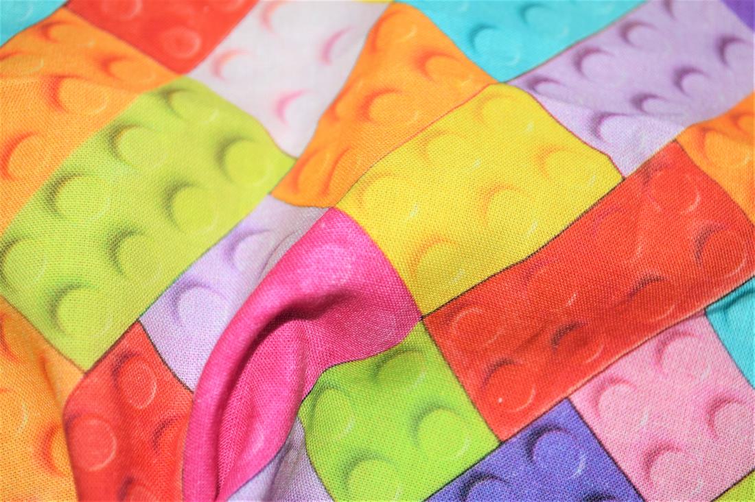 100% COTTON FABRIC This Lego pattern fabric is perfect for dressmaking, quilting, patchwork, bunting, cushion-covers, and for craft projects. Colours may slightly vary due to the lighting during the photo shooting or the monitor's display.