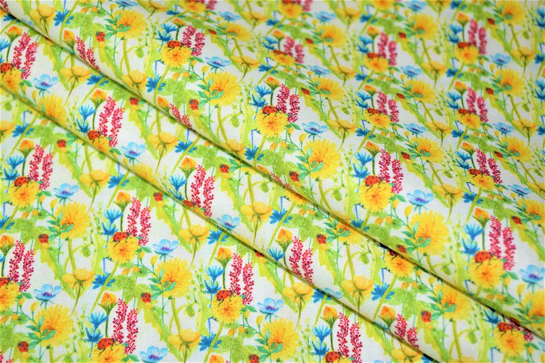 Digital Printed 100% Cotton, Floral Print, 135cm Wide, High Quality; Weight; 150gsm 
This lovely fabric is great for dressmaking, quilting, patchwork, bed sheets, pillow cases, curtains, face masks/coverings, and for craft projects. 
Colours may slightly vary due to the lighting during the photo shooting or the monitor's display. Wash at 30degree.