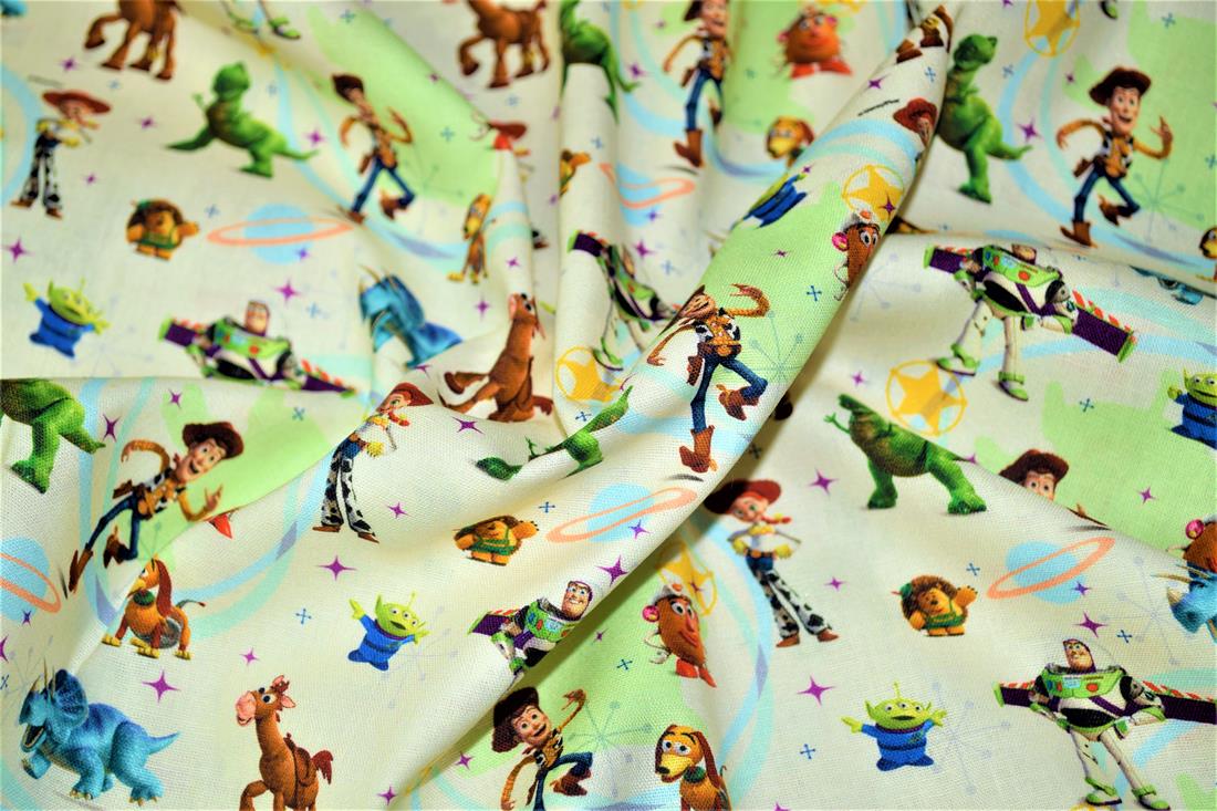Digital Printed 100% Cotton, Toy Story Print, 135cm Wide, High Quality; Weight; 150gsm This lovely fabric is great for dressmaking, quilting, patchwork, bed sheets, pillow cases, curtains, face masks/coverings, and for craft projects. Colours may slightly vary due to the lighting during the photo shooting or the monitor's display. Wash at 30degree.