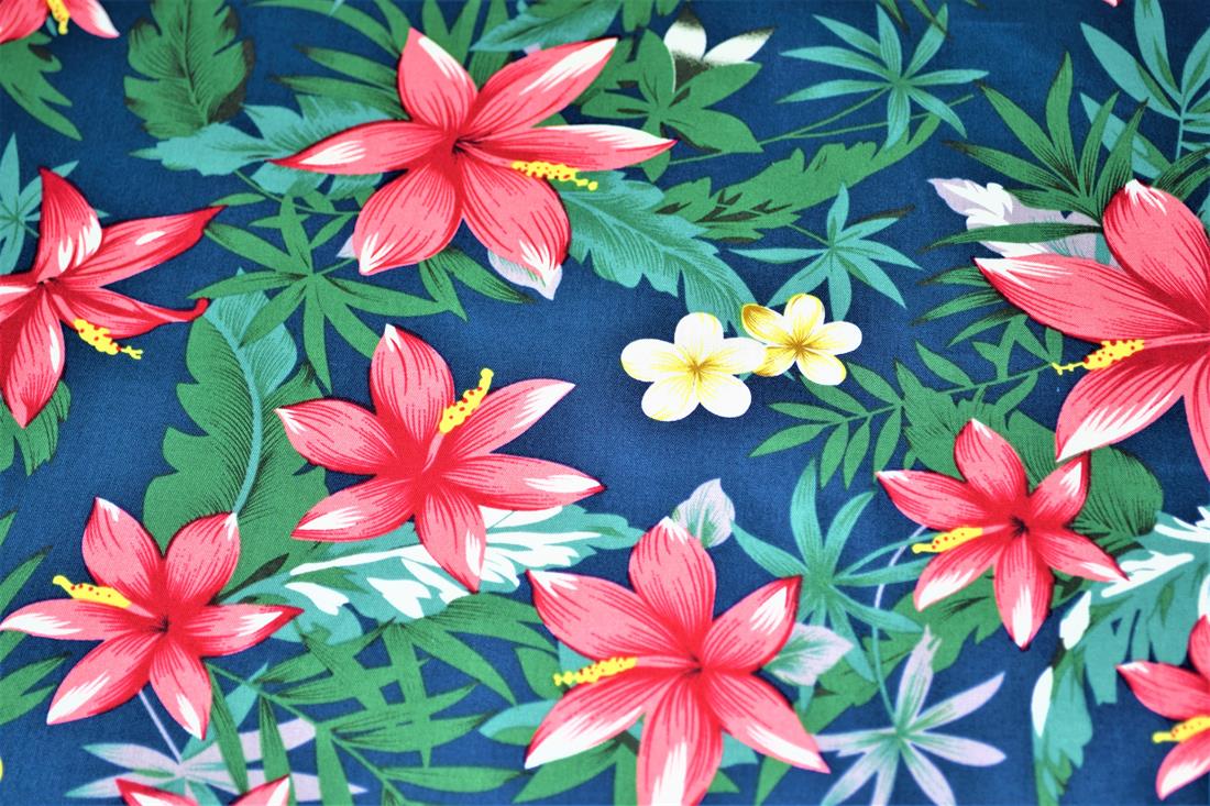 Printed Premium 100% Cotton Leaves Print, 148cm Wide, High Quality; This lovely fabric is great for dressmaking, quilting, patchwork, bed sheets, pillow cases, curtains, face masks/coverings, and for craft projects. Colours may slightly vary due to the lighting during the photo shooting or the monitor's display. Wash at 30degree.