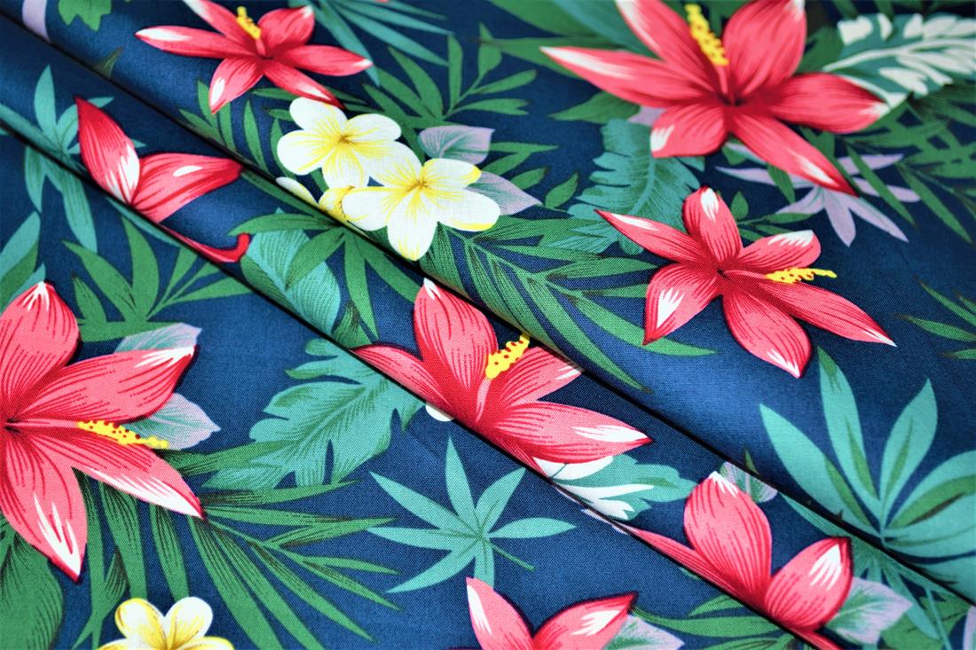 Printed Premium 100% Cotton Leaves Print, 148cm Wide, High Quality; This lovely fabric is great for dressmaking, quilting, patchwork, bed sheets, pillow cases, curtains, face masks/coverings, and for craft projects. Colours may slightly vary due to the lighting during the photo shooting or the monitor's display. Wash at 30degree.