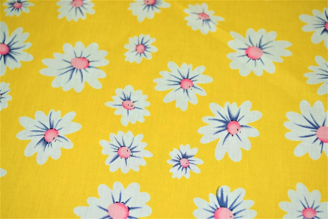 Printed Premium 100% Cotton 148cm Wide, High Quality; This lovely fabric is great for dressmaking, quilting, patchwork, bed sheets, pillow cases, curtains, face masks/coverings, and for craft projects. Colours may slightly vary due to the lighting during the photo shooting or the monitor's display. Wash at 30degree.
