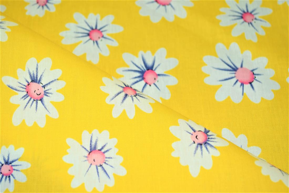 Printed Premium 100% Cotton 148cm Wide, High Quality; This lovely fabric is great for dressmaking, quilting, patchwork, bed sheets, pillow cases, curtains, face masks/coverings, and for craft projects. Colours may slightly vary due to the lighting during the photo shooting or the monitor's display. Wash at 30degree.
