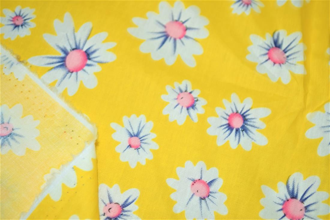 Printed Premium 100% Cotton 148cm Wide, High Quality; This lovely fabric is great for dressmaking, quilting, patchwork, bed sheets, pillow cases, curtains, face masks/coverings, and for craft projects. Colours may slightly vary due to the lighting during the photo shooting or the monitor's display. Wash at 30degree.