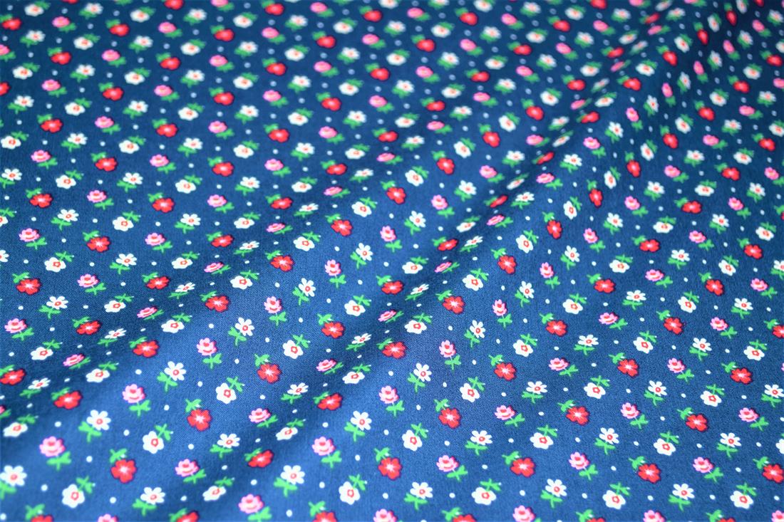 Printed Premium 100% Cotton 148cm Wide, High Quality; This lovely fabric is great for dressmaking, quilting, patchwork, bed sheets, pillow cases, curtains, face masks/coverings, and for craft projects. Colours may slightly vary due to the lighting during the photo shooting or the monitor's display. Wash at 30degree.