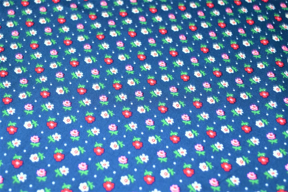 Printed Premium 100% Cotton 148cm Wide, High Quality; This lovely fabric is great for dressmaking, quilting, patchwork, bed sheets, pillow cases, curtains, face masks/coverings, and for craft projects. Colours may slightly vary due to the lighting during the photo shooting or the monitor's display. Wash at 30degree.