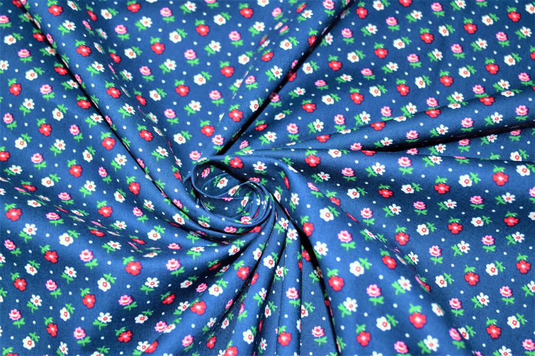 Printed Premium 100% Cotton 148cm Wide, High Quality; This lovely fabric is great for dressmaking, quilting, patchwork, bed sheets, pillow cases, curtains, face masks/coverings, and for craft projects. Colours may slightly vary due to the lighting during the photo shooting or the monitor's display. Wash at 30degree.