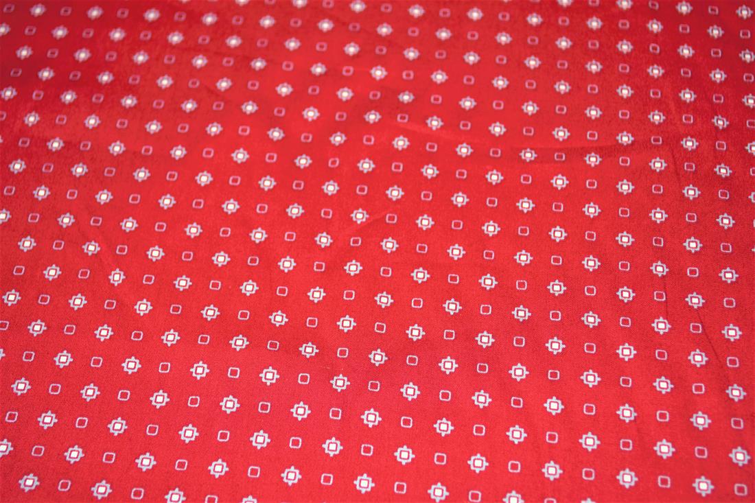 Printed Premium 100% Cotton 148cm Wide, High Quality; This lovely fabric is great for dressmaking, quilting, patchwork, bed sheets, pillow cases, curtains, face masks/coverings, and for craft projects. Colours may slightly vary due to the lighting during the photo shooting or the monitor's display. Wash at 30degree.