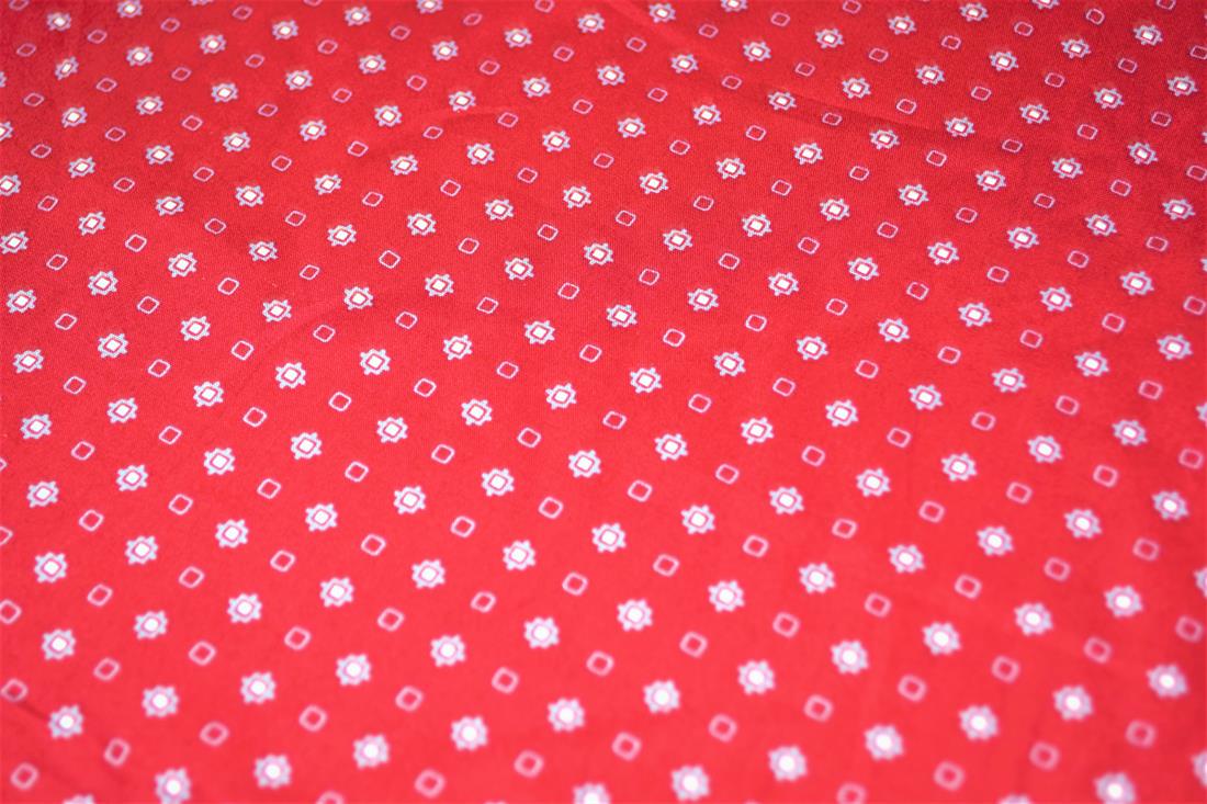 Printed Premium 100% Cotton 148cm Wide, High Quality; This lovely fabric is great for dressmaking, quilting, patchwork, bed sheets, pillow cases, curtains, face masks/coverings, and for craft projects. Colours may slightly vary due to the lighting during the photo shooting or the monitor's display. Wash at 30degree.