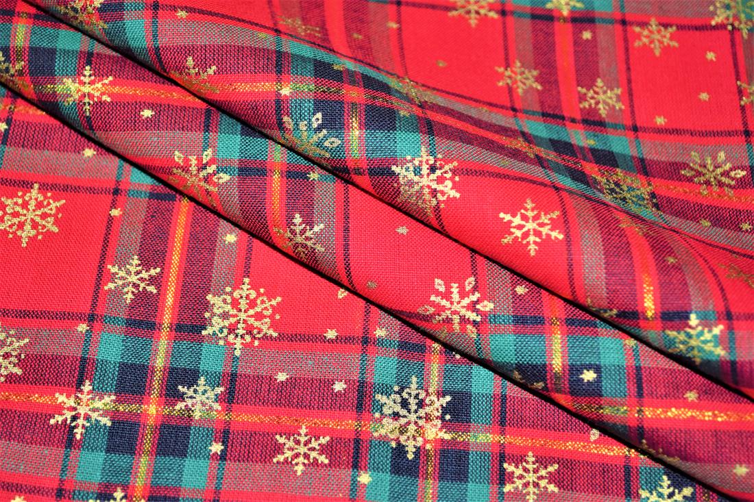 Printed Premium Christmas 100% Cotton Tartan Print 137cm Wide, High Quality; This lovely fabric is great for dressmaking, quilting, patchwork, bed sheets, pillow cases, curtains, face masks/coverings, and for craft projects. Width 137cm Weight 150gr/m2 Composition 100% Cotton Washing - 30 degrees celsius Colours may slightly vary due to the lighting during the photo shooting or the monitor's display
